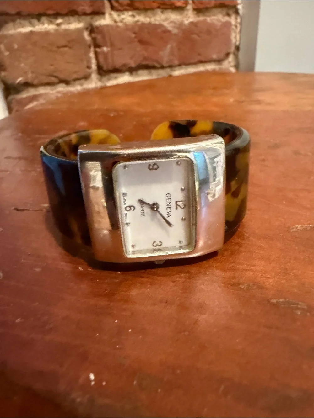 Vintage Geneva Women Quartz Watch Tortoiseshell Acrylic Cuff Bangle Silver Tone